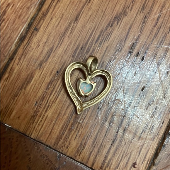 Gold heart opal pendant - Picture 3 of 3